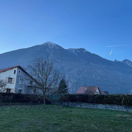 Au Pied De La Vallee Saint-Etienne-de-Cuines 外观 照片